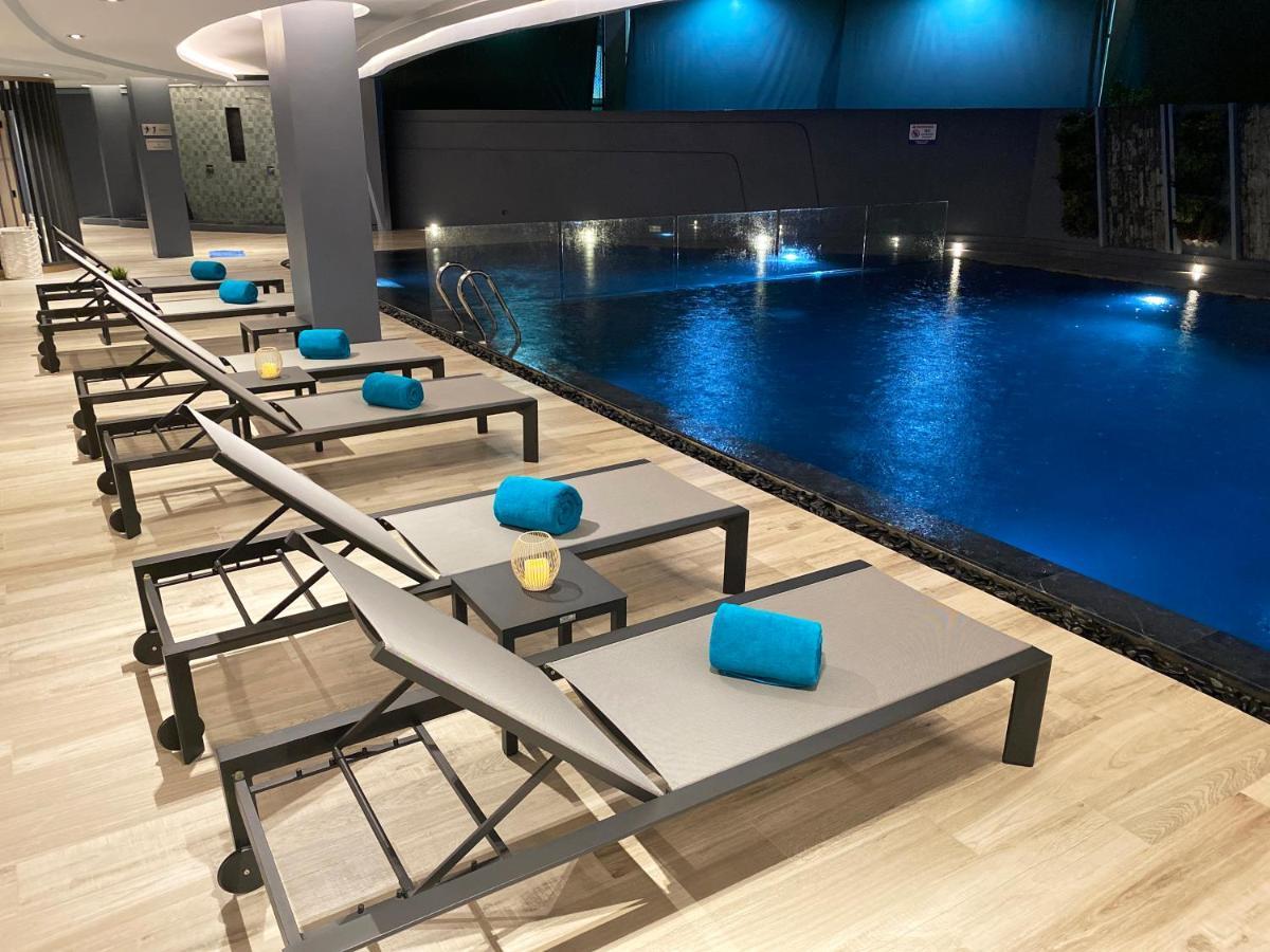 The Oceanic Sportel Phuket - Sha Extra Plus Eksteriør bilde The pool at the 1018