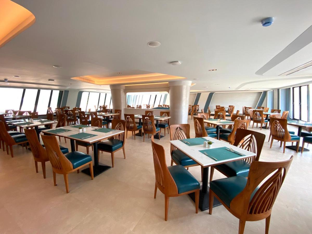 The Oceanic Sportel Phuket - Sha Extra Plus Eksteriør bilde The restaurant