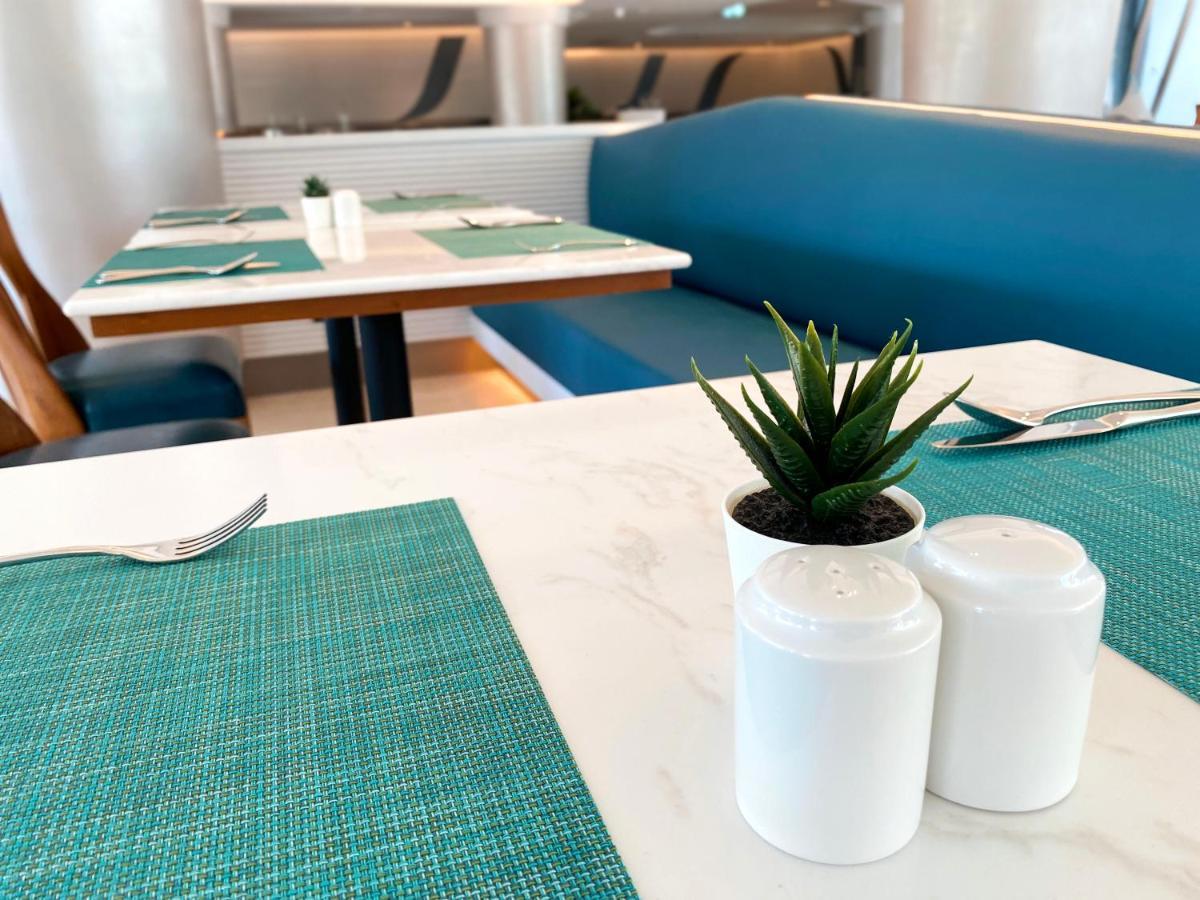The Oceanic Sportel Phuket - Sha Extra Plus Eksteriør bilde The interior of the restaurant