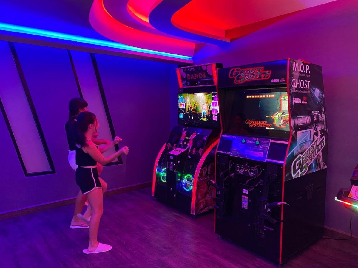 The Oceanic Sportel Phuket - Sha Extra Plus Eksteriør bilde A modern arcade in Vietnam