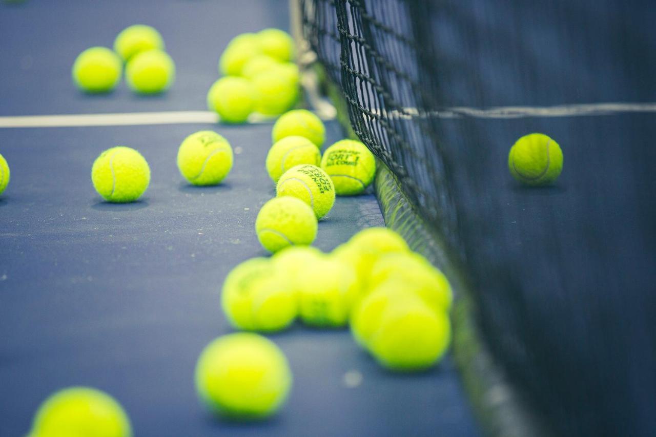 The Oceanic Sportel Phuket - Sha Extra Plus Eksteriør bilde Tennis balls