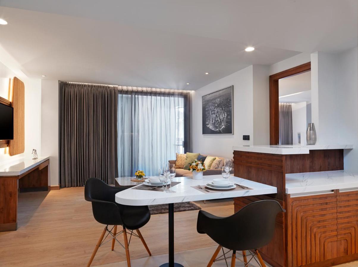 The Oceanic Sportel Phuket - Sha Extra Plus Eksteriør bilde A typical apartment interior
