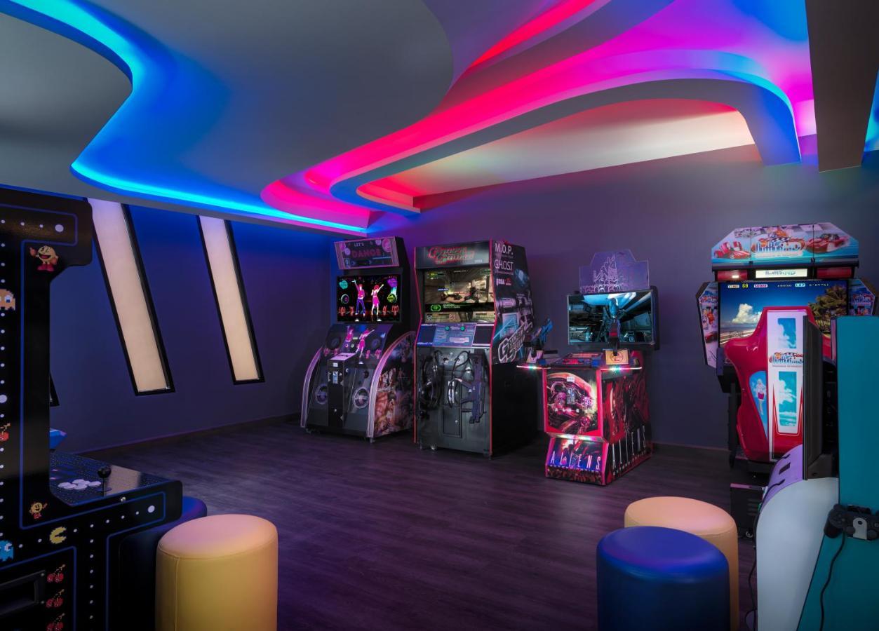 The Oceanic Sportel Phuket - Sha Extra Plus Eksteriør bilde The arcade