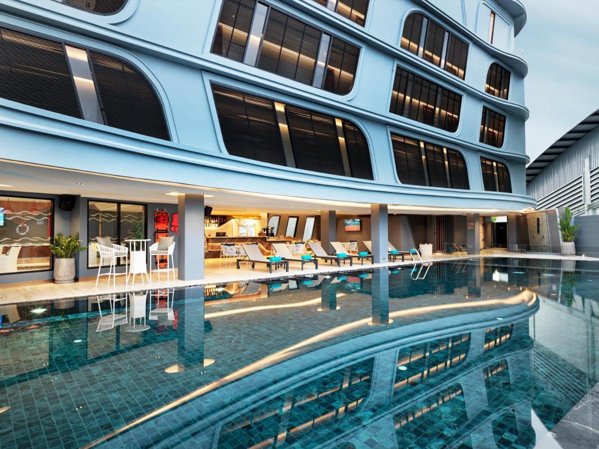 The Oceanic Sportel Phuket - Sha Extra Plus Eksteriør bilde The pool at the hotel