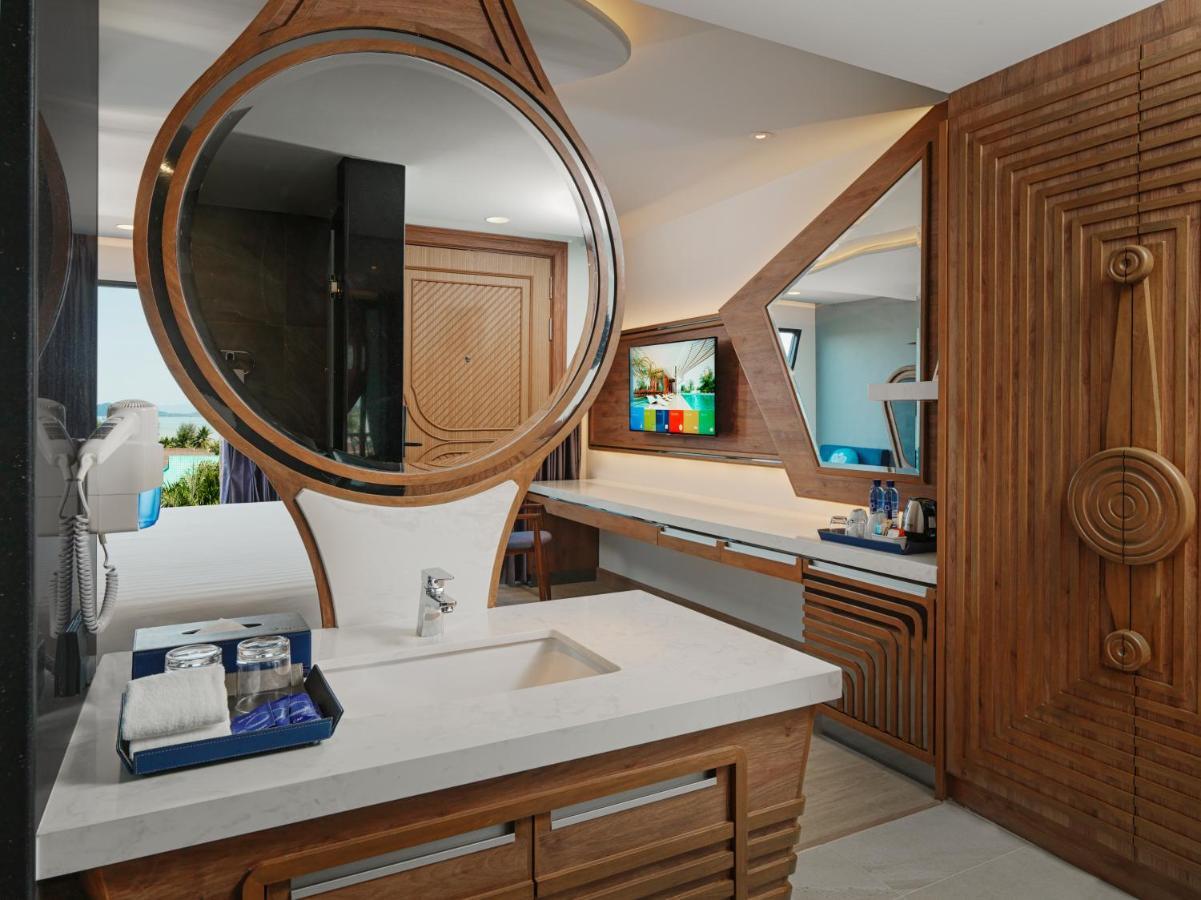 The Oceanic Sportel Phuket - Sha Extra Plus Eksteriør bilde Bathroom
