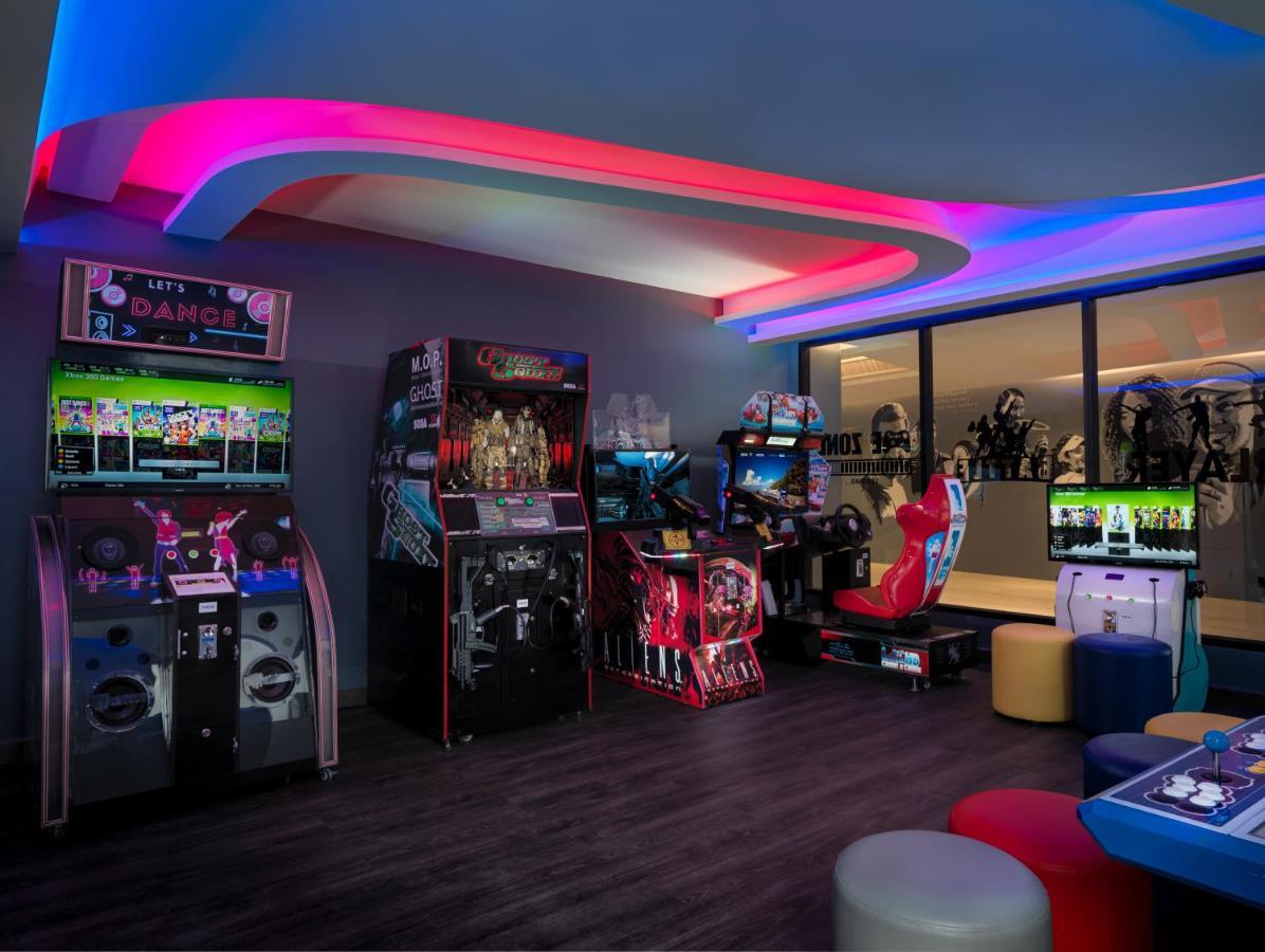 The Oceanic Sportel Phuket - Sha Extra Plus Eksteriør bilde The Game Room
