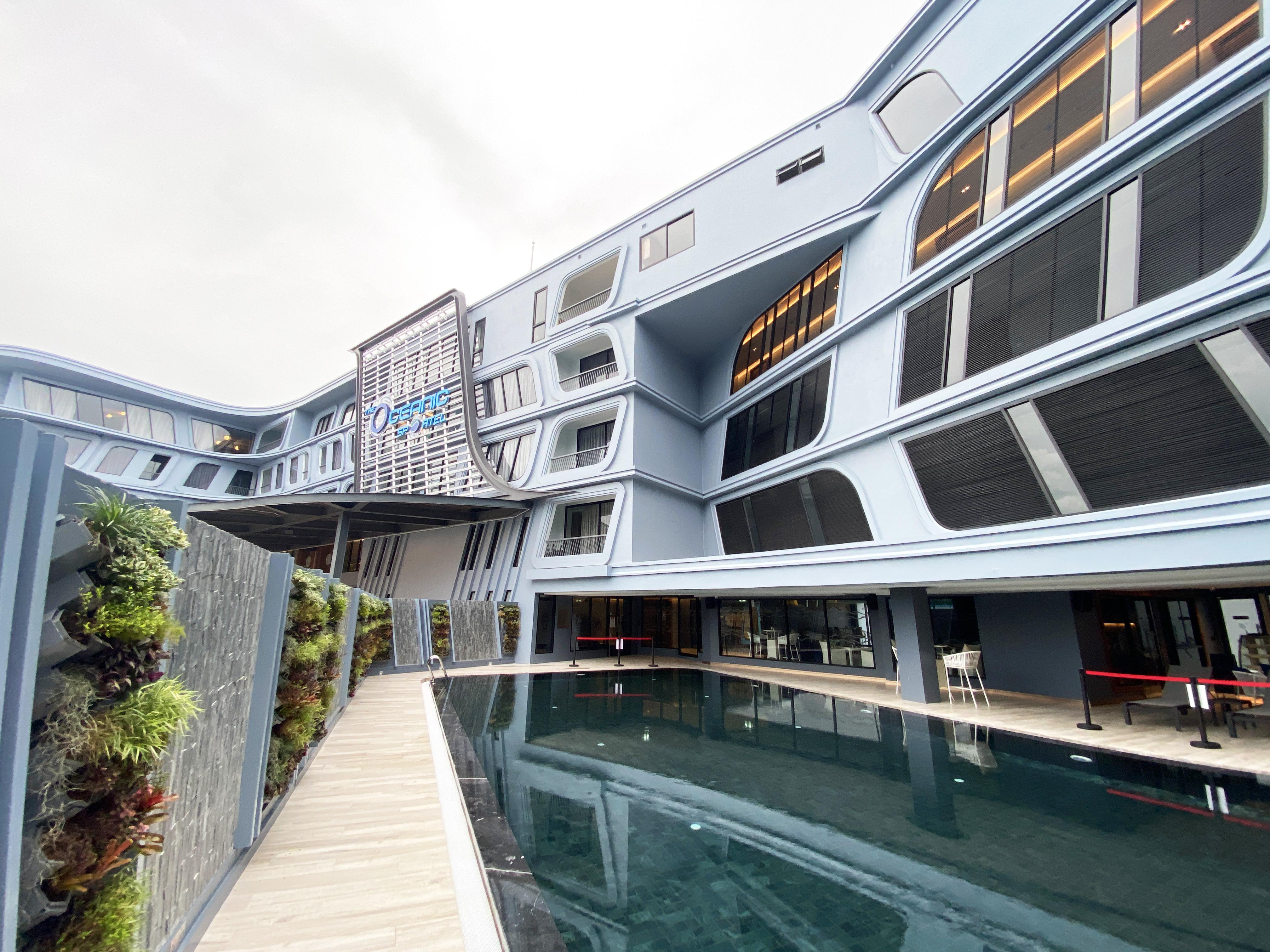 The Oceanic Sportel Phuket - Sha Extra Plus Eksteriør bilde The school's main building