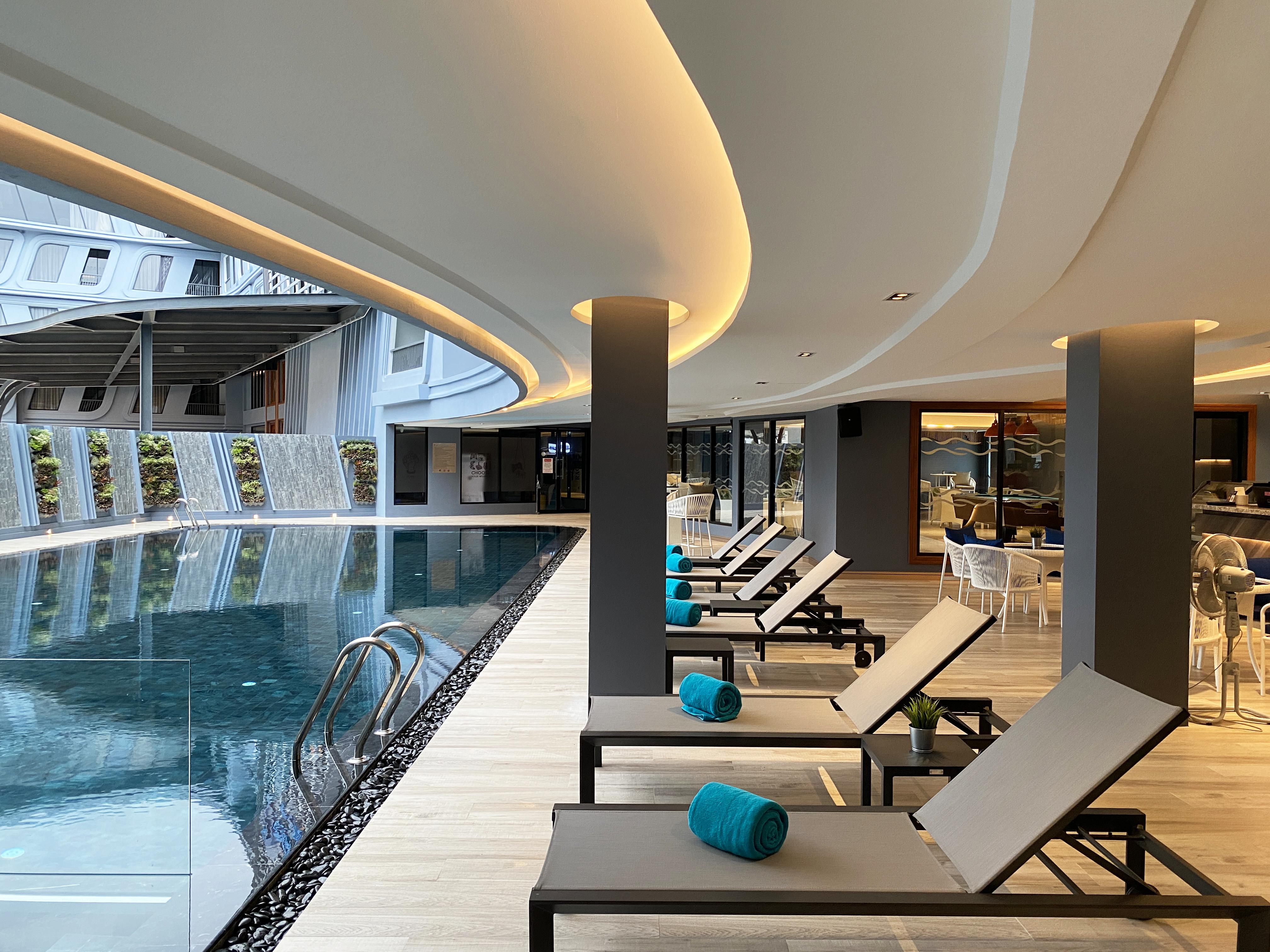 The Oceanic Sportel Phuket - Sha Extra Plus Eksteriør bilde The pool at the hotel